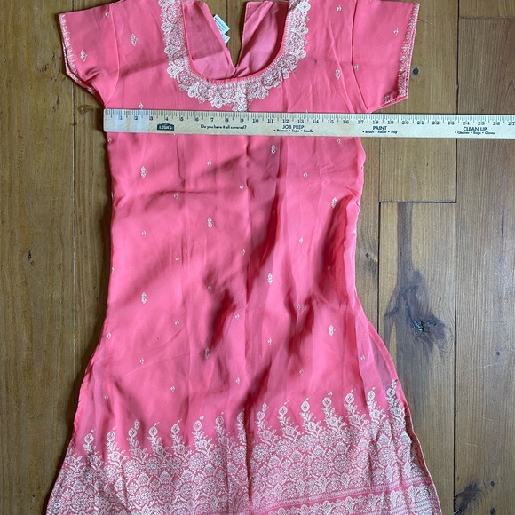 Women’s shalwar kameez. Never worn. Coral colored with digital print . - Picture 4 of 12